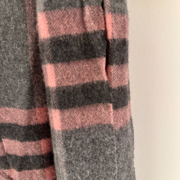 BURBERRY Cashmere Giant Check Fringe Scarf Antique Blush Like New - Picture 5 of 6